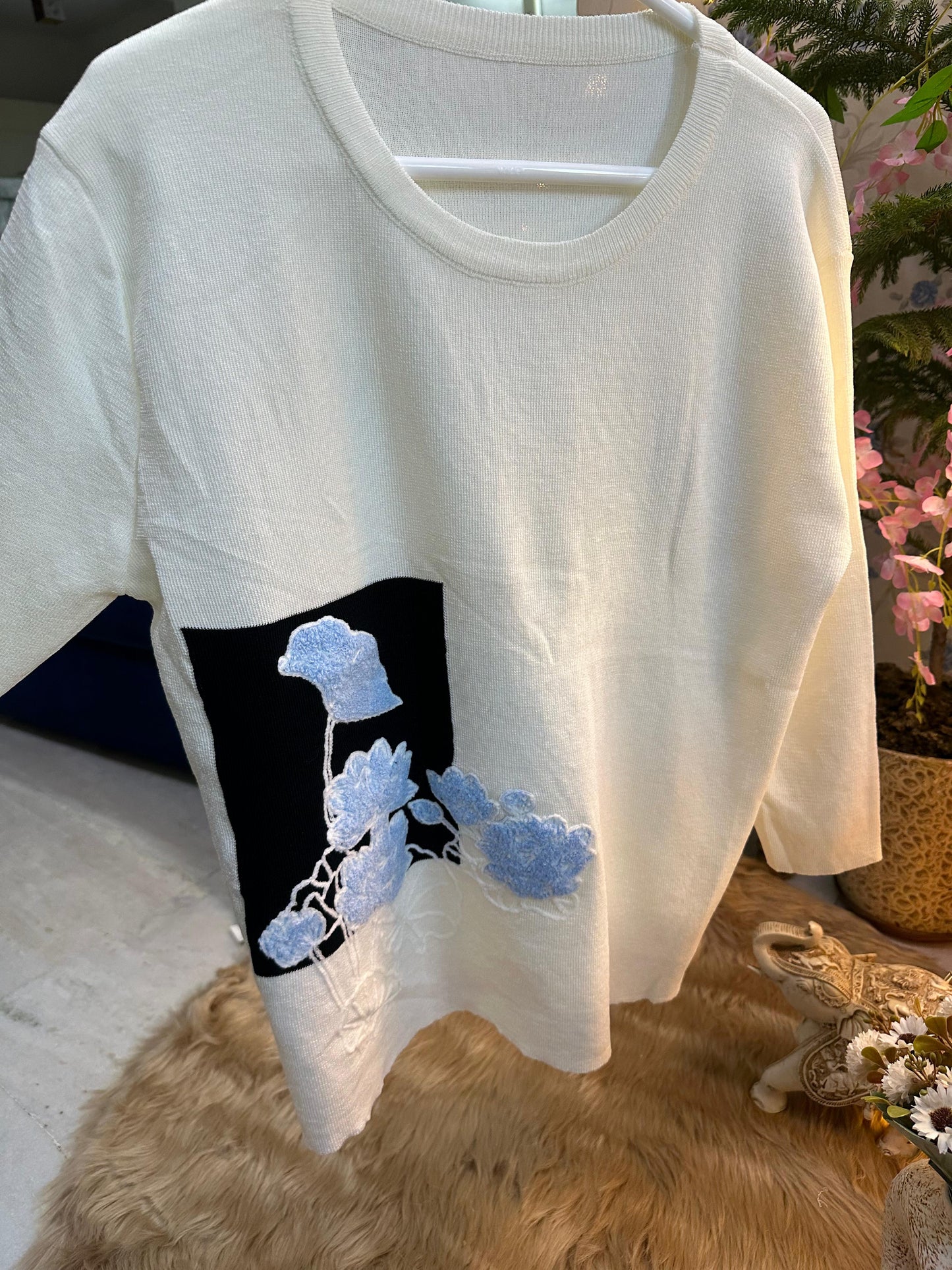 Soft Seamless Flower Design Pre Winter Top