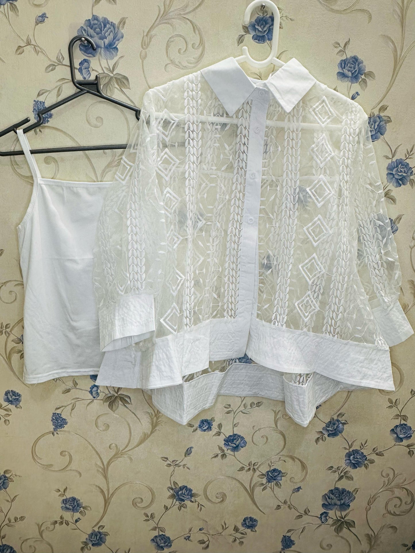 Vertical Leaf Embroidered Transy Umbrella Shirt with Inner