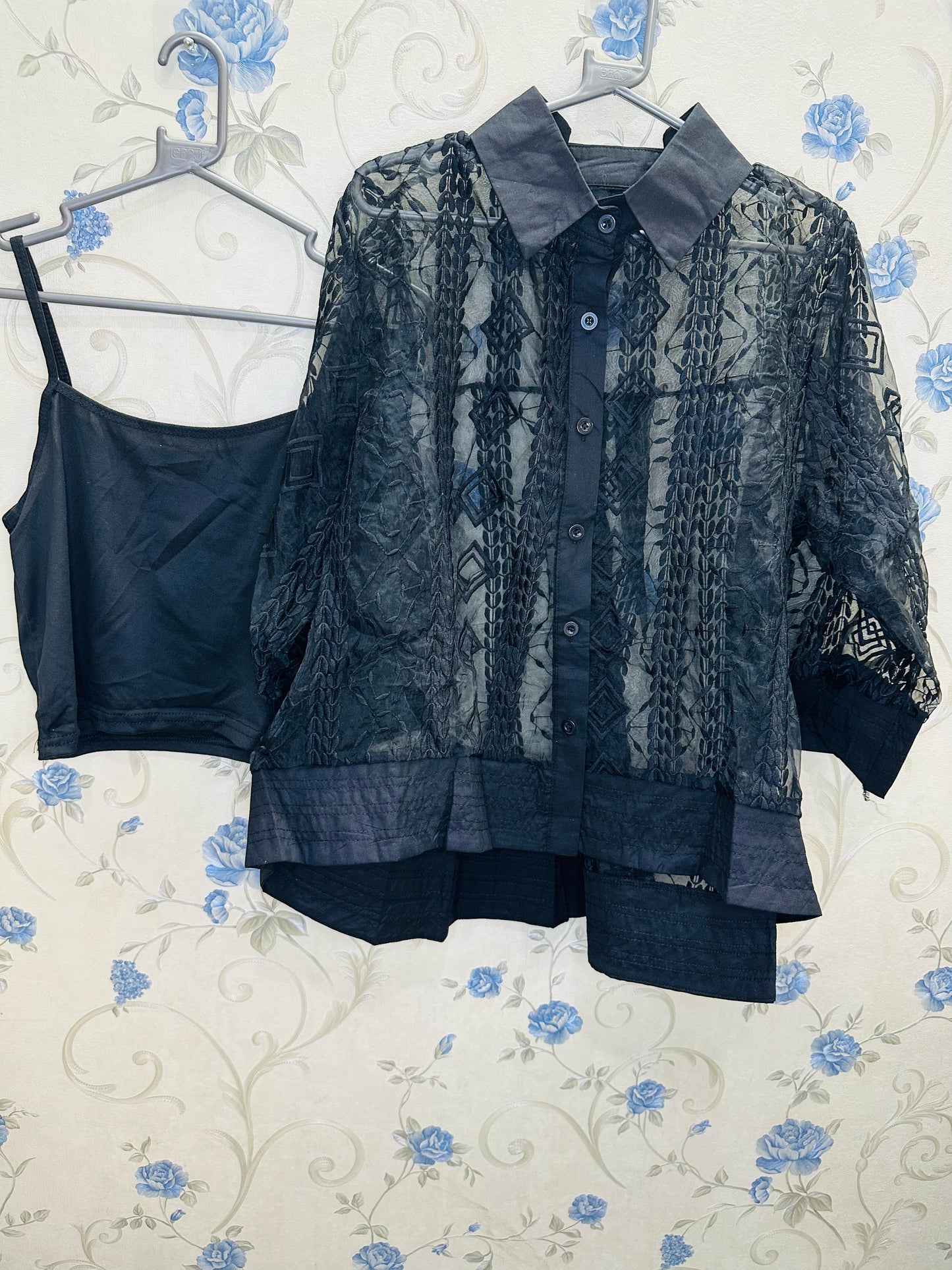 Vertical Leaf Embroidered Transy Umbrella Shirt with Inner